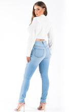 Load image into Gallery viewer, KYLIE SKINNY JEAN IN LIGHT WASH
