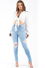 Load image into Gallery viewer, KYLIE SKINNY JEAN IN LIGHT WASH
