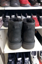 Load image into Gallery viewer, uggs boots
