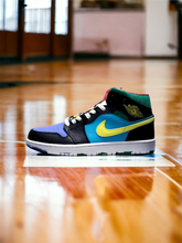 Load image into Gallery viewer, Jordan 1 mid
