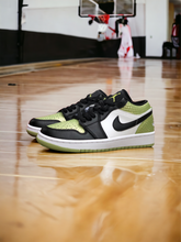 Load image into Gallery viewer, Jordan 1 retro low
