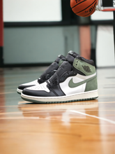 Load image into Gallery viewer, Jordan 1 high
