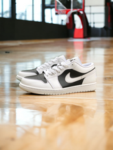 Load image into Gallery viewer, Jordan 1 retro low
