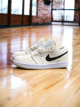 Load image into Gallery viewer, Jordan 1 retro low
