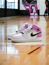 Load image into Gallery viewer, Jordan 1 mid
