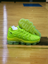 Load image into Gallery viewer, Nike air vapor max plus
